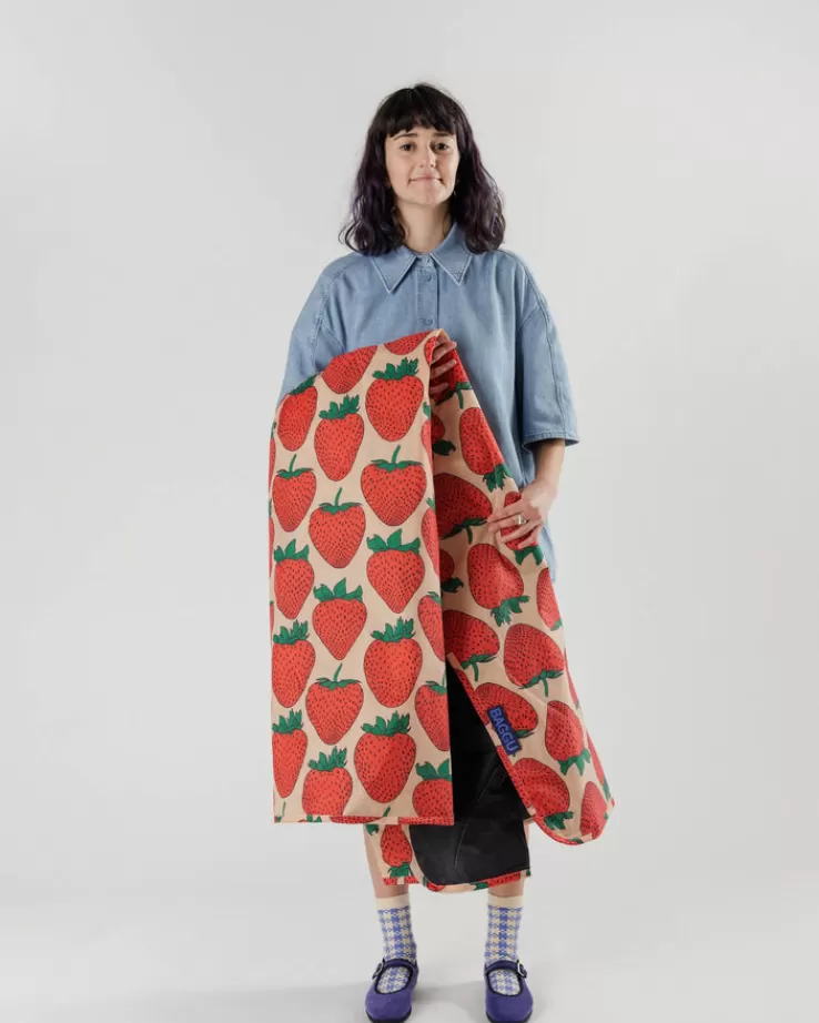 Baggu Puffy Picnic Blanket : Strawberry - | Puffy Picnic Blanket