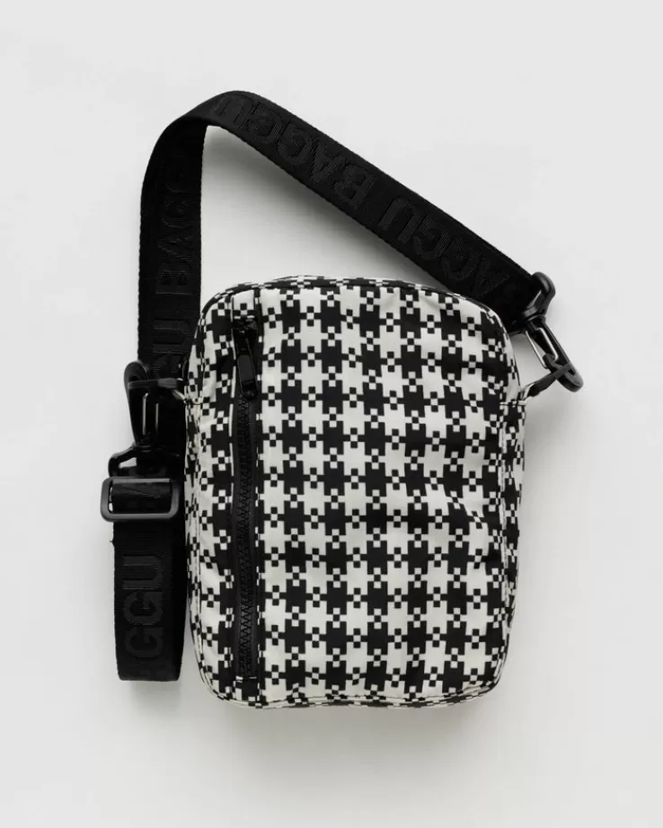 Baggu Sport Crossbody : Black & White Pixel Gingham - | Crossbody Bags